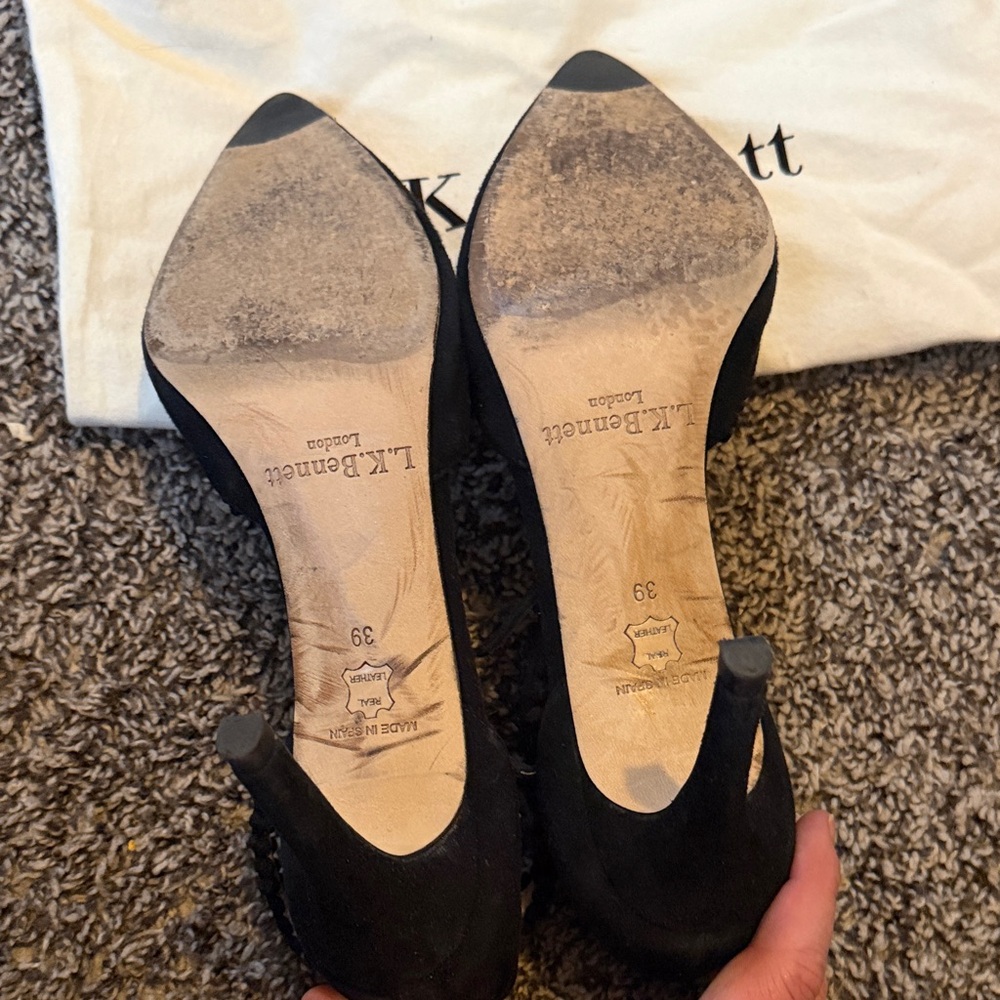 LK Bennett Black Scalloped Heels - Picture 4 of 6